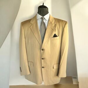Jones New York Tan Wool Suit with Notched Lapels and Structured Shoulders